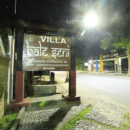 Villa Bale Seni Матарам Экстерьер фото