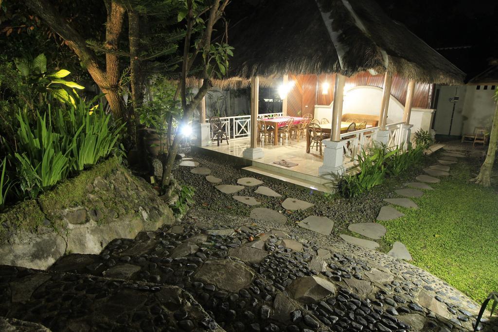 Villa Bale Seni Матарам Экстерьер фото