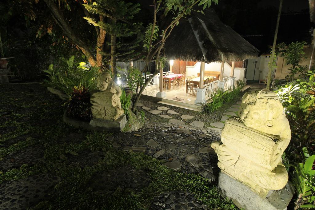 Villa Bale Seni Матарам Экстерьер фото