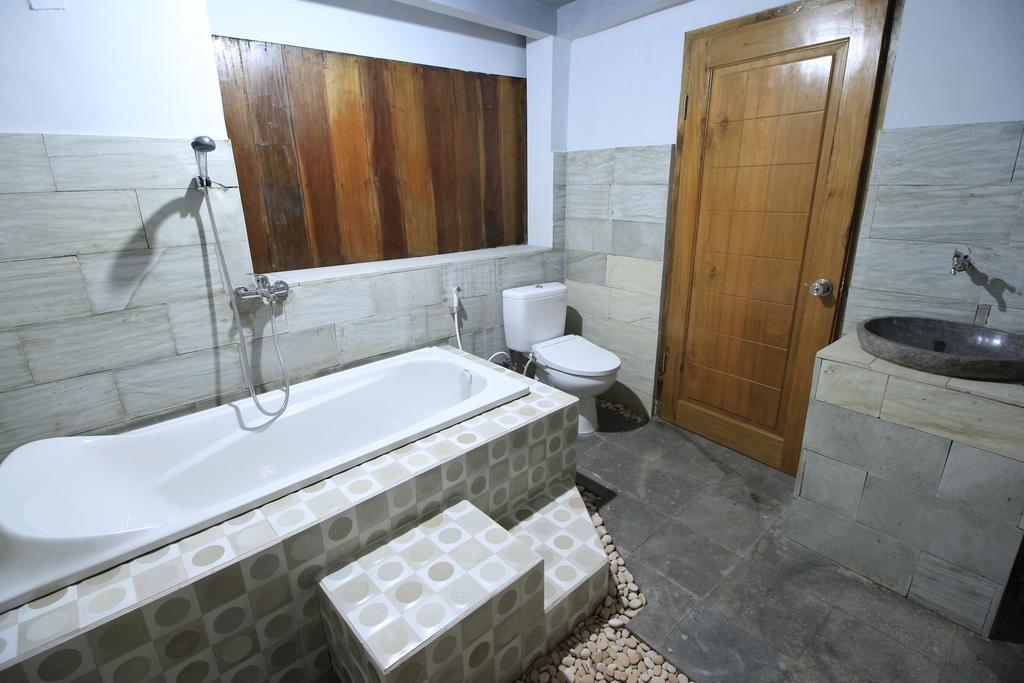 Villa Bale Seni Матарам Экстерьер фото