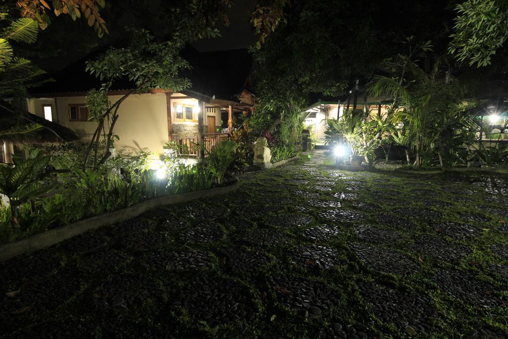 Villa Bale Seni Матарам Экстерьер фото