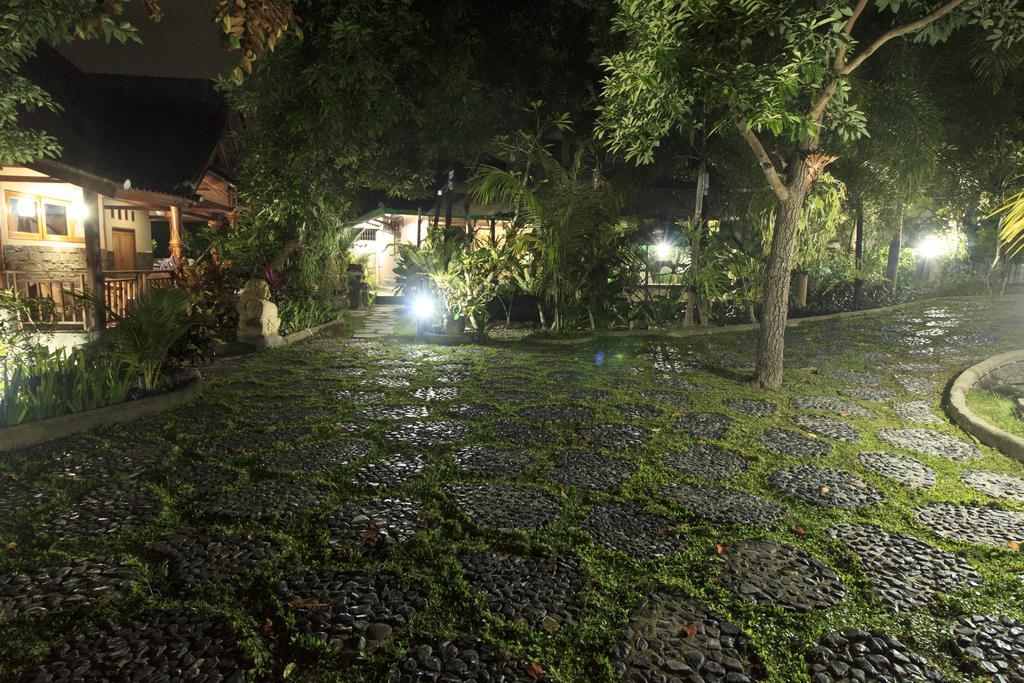 Villa Bale Seni Матарам Экстерьер фото