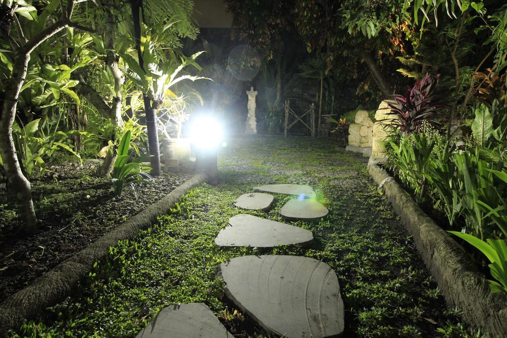 Villa Bale Seni Матарам Экстерьер фото