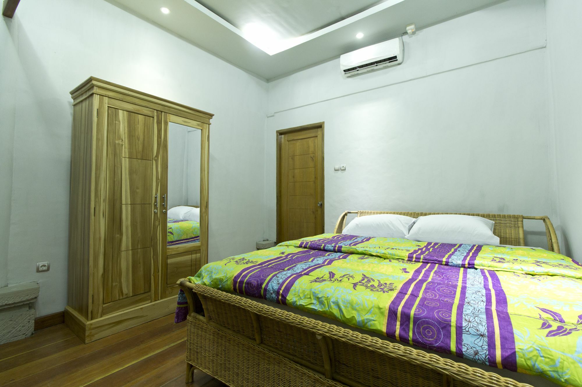 Villa Bale Seni Матарам Экстерьер фото