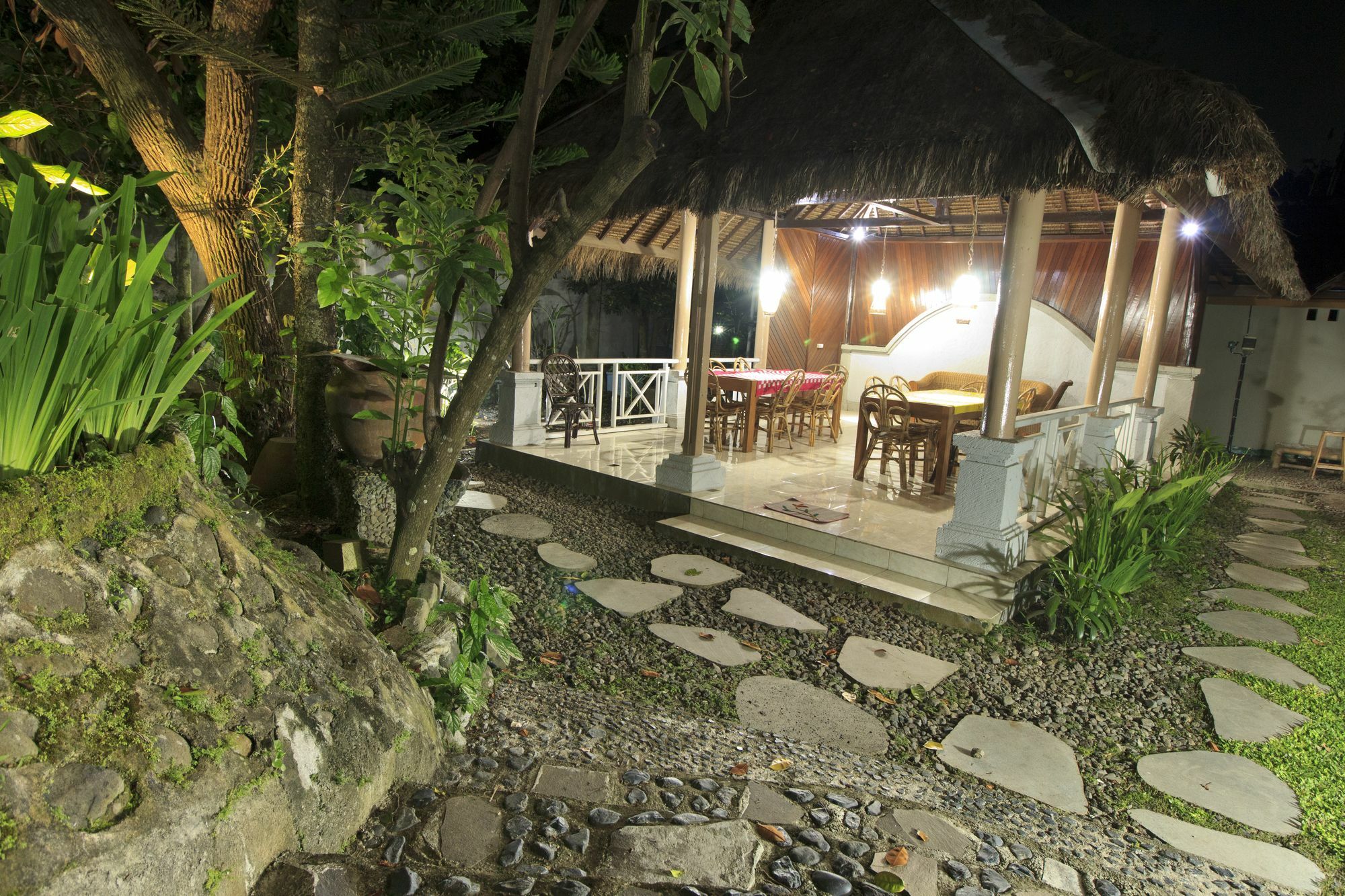 Villa Bale Seni Матарам Экстерьер фото